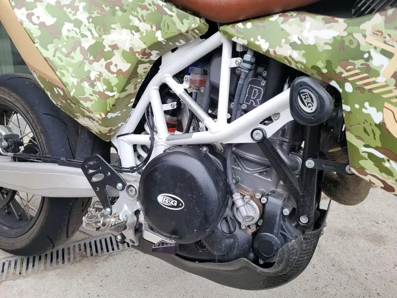 2017 Husqvarna 701 Supermoto thumbnail 6