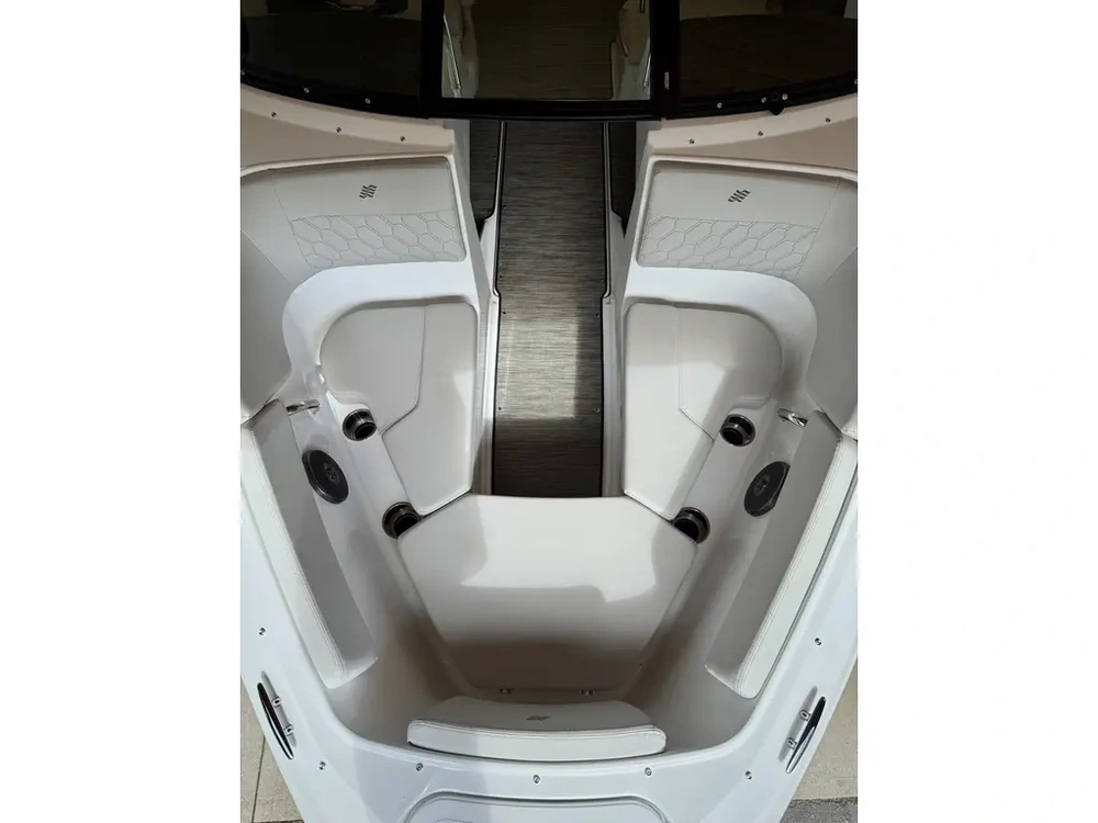 2026 Four Winns H2 Freedom Mercruiser 4.5l alt