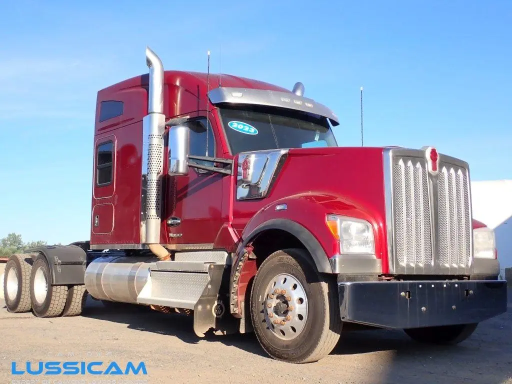 2023 Kenworth W990