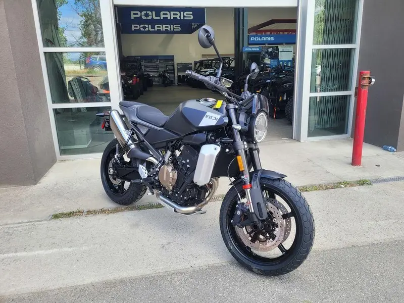 2025 Husqvarna Svartpilen 801 thumbnail 2