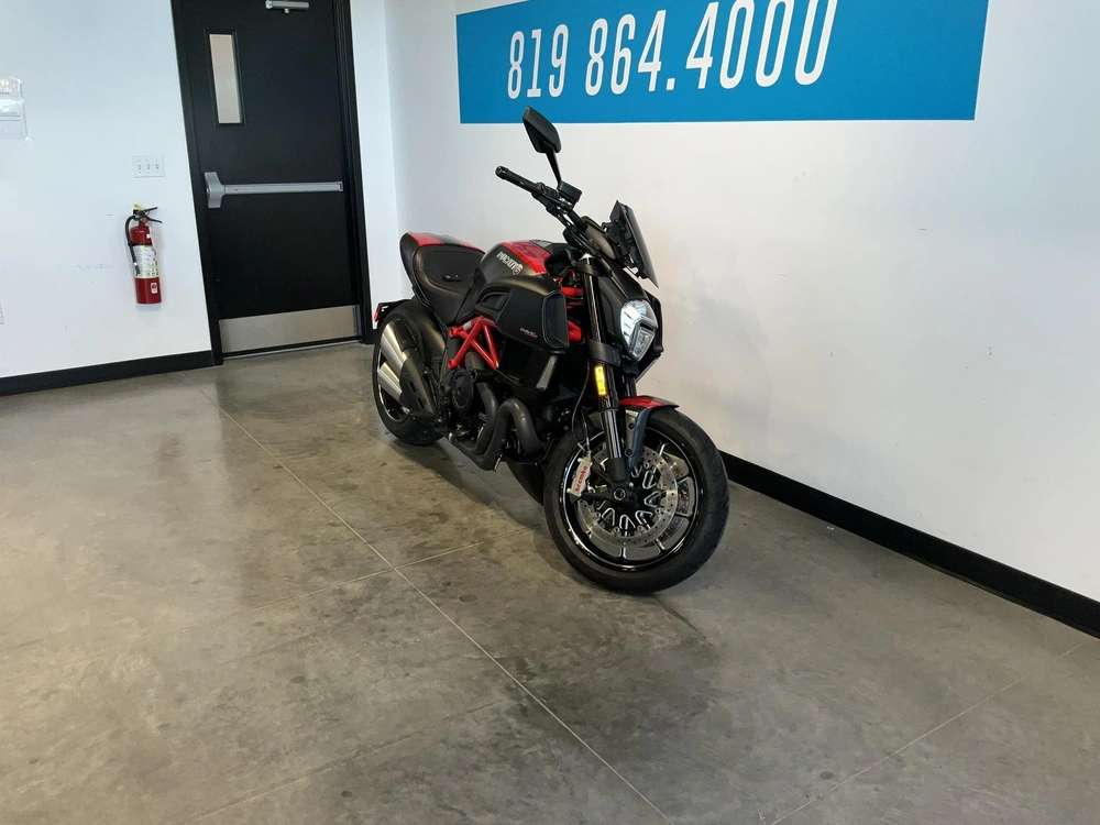 Ducati Diavel Carbon 2015 alt