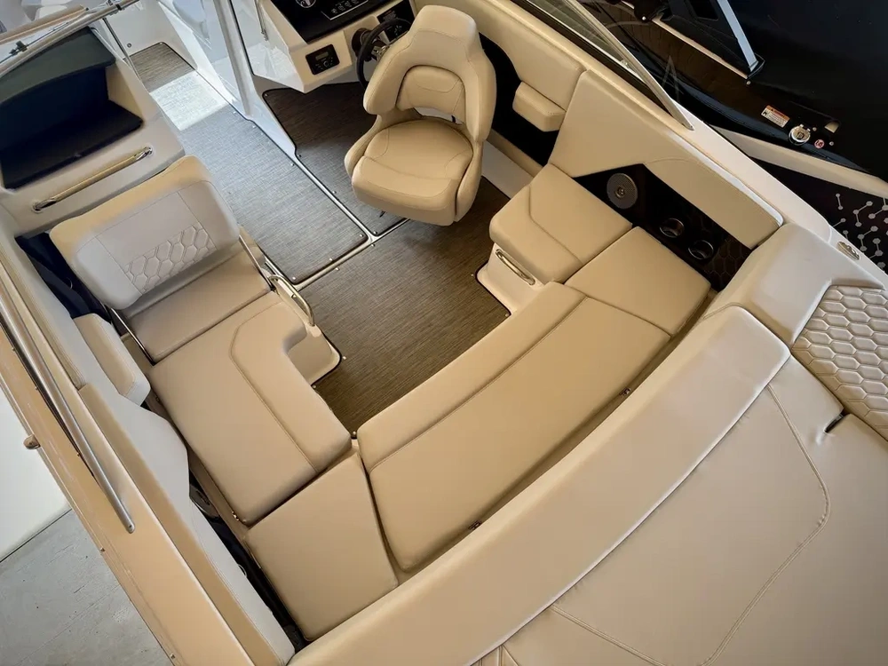 2026 Four Winns H2 Freedom Mercruiser 4.5l alt