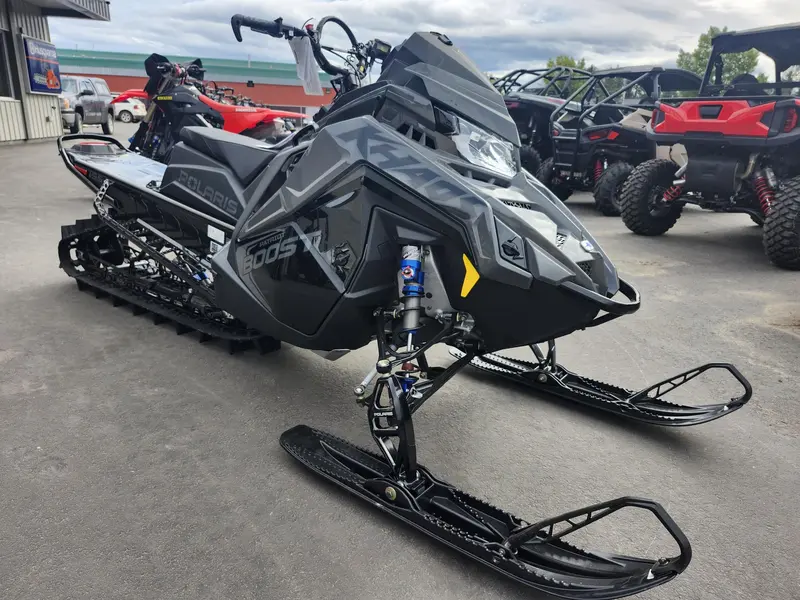 2025 Polaris Boost RMK KHAOS 155 - 7S Display