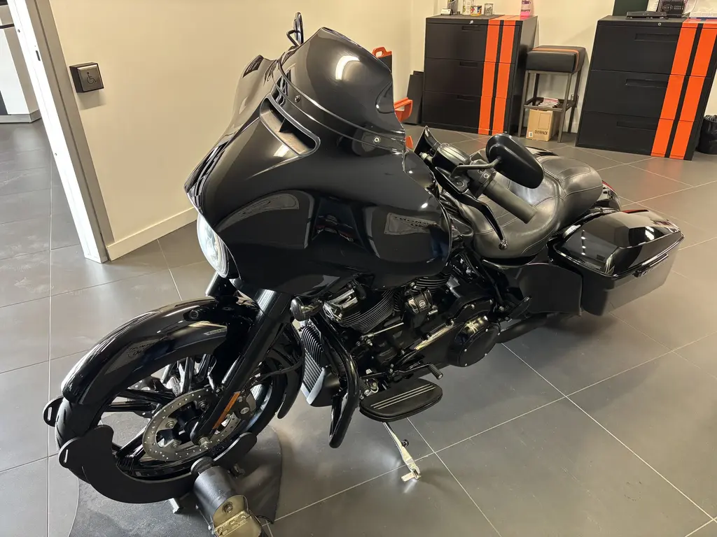 Harley-Davidson FLHXS Street Glide SpecialFLHXS 2018