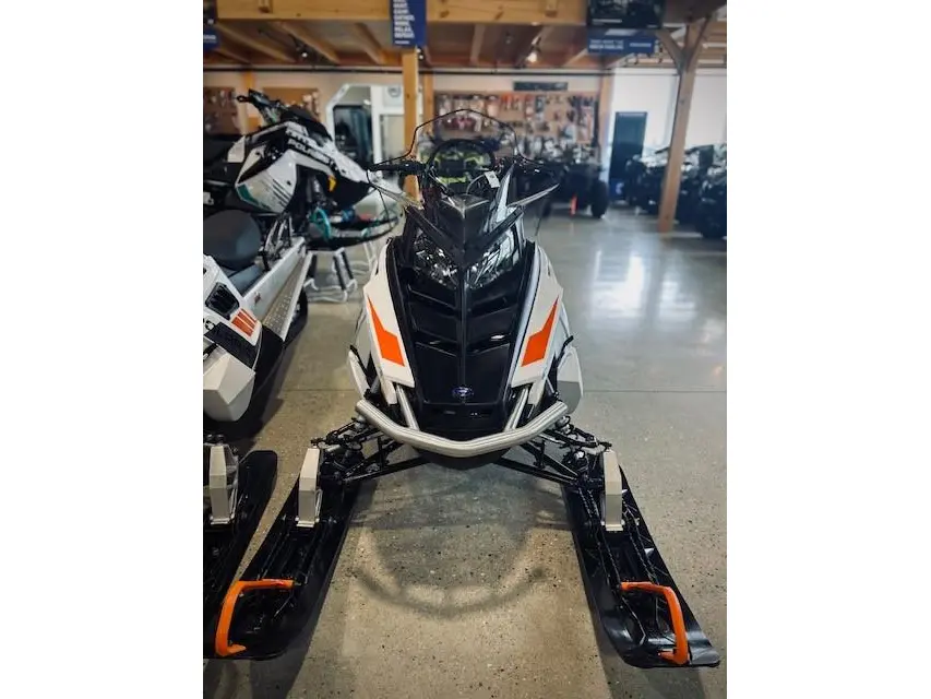 2024 Polaris 550 VOYAGEUR 144
