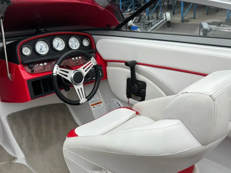 Four Winns H200 VOLVO PENTA 4.3L 2009