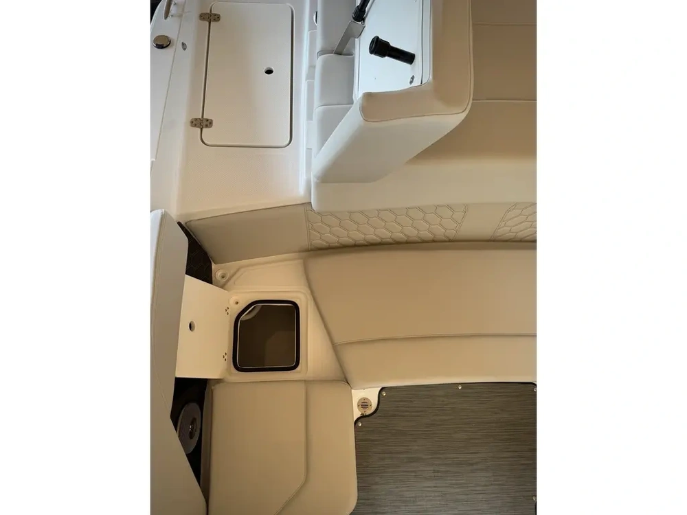 2026 Four Winns H2 Freedom Mercruiser 4.5l alt