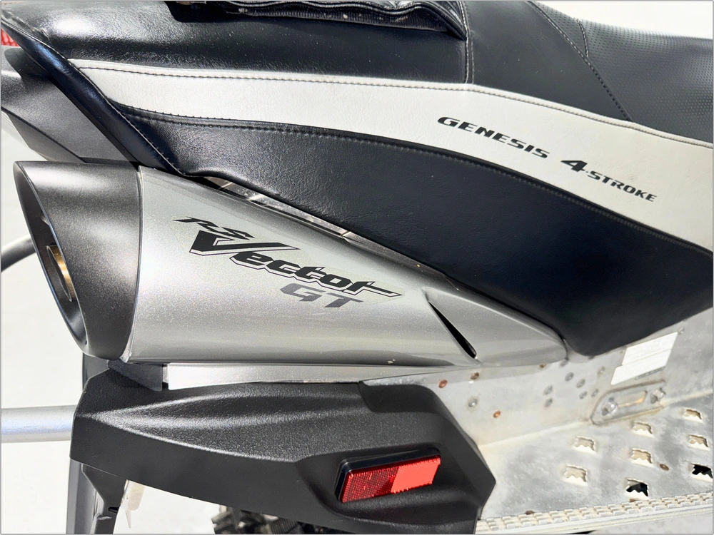 2010 Yamaha Vector Gt alt