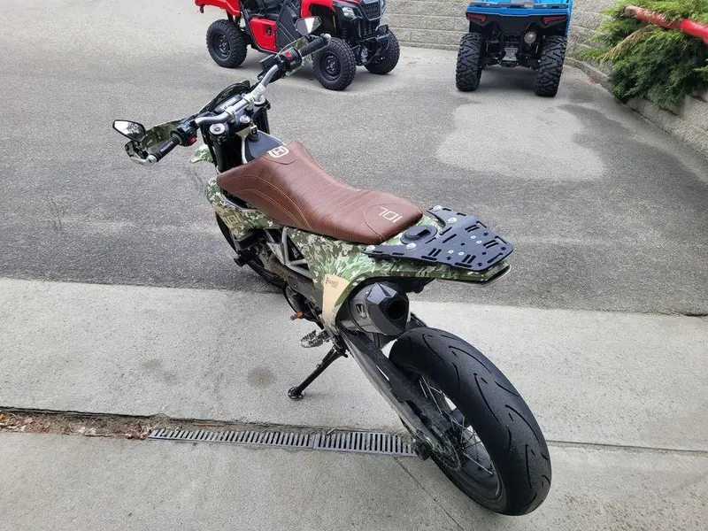2017 Husqvarna 701 Supermoto thumbnail 9