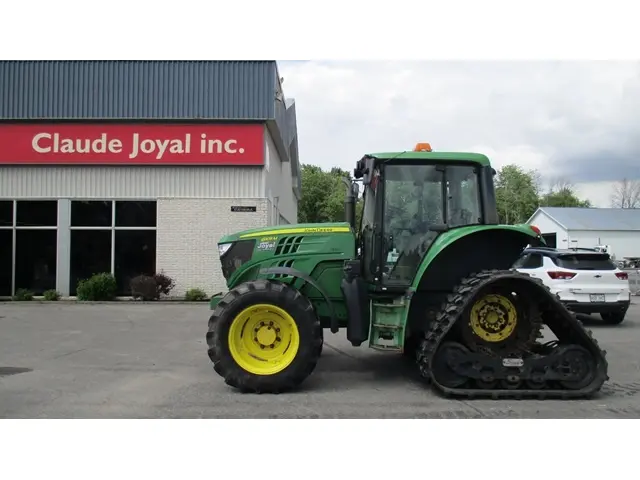2014 John Deere 6105M