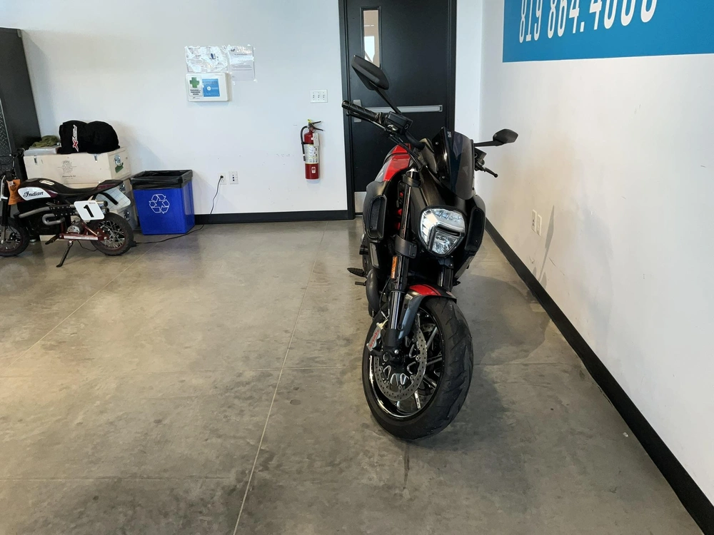 Ducati Diavel Carbon 2015 alt