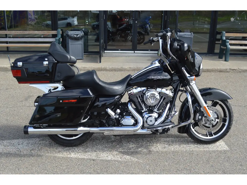 2011 Harley-Davidson FLHX