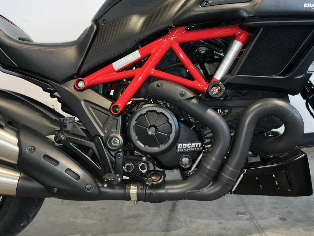 Ducati Diavel Carbon 2015 alt