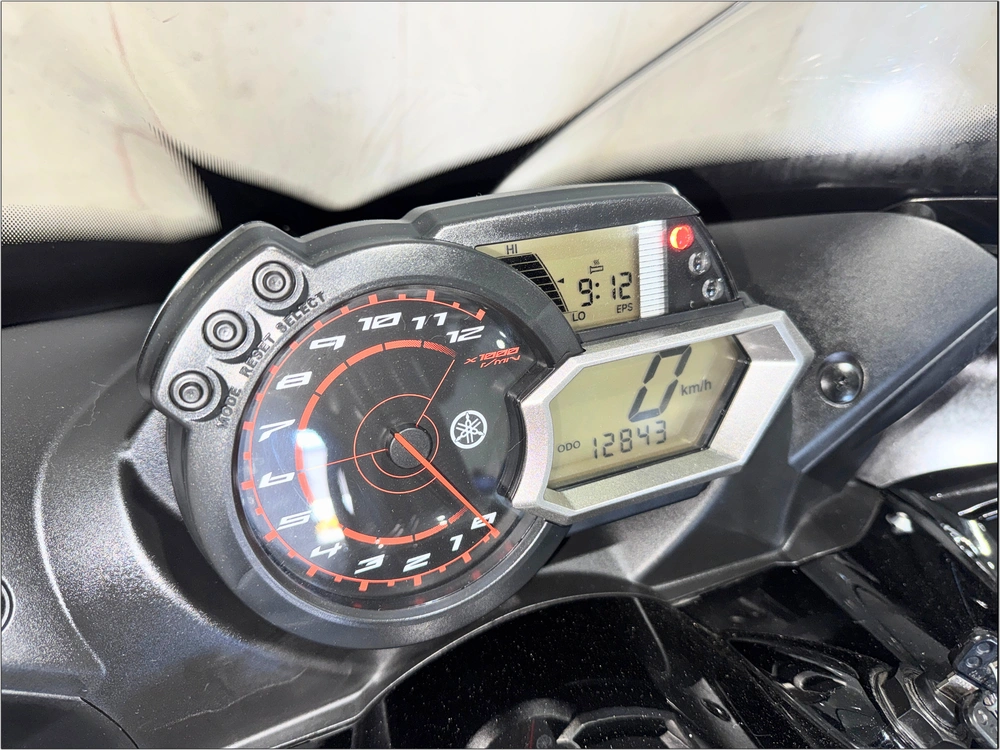2012 Yamaha Apex alt