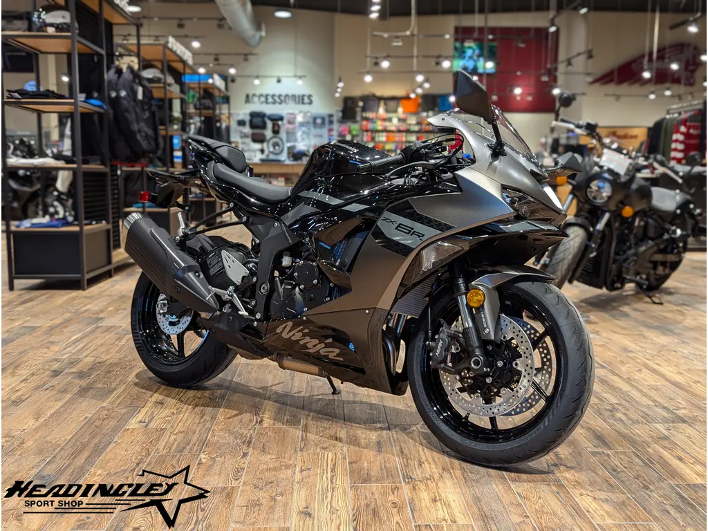 New 2026 Kawasaki Ninja ZX-6R // Metallic Matte Graphenesteel Gray