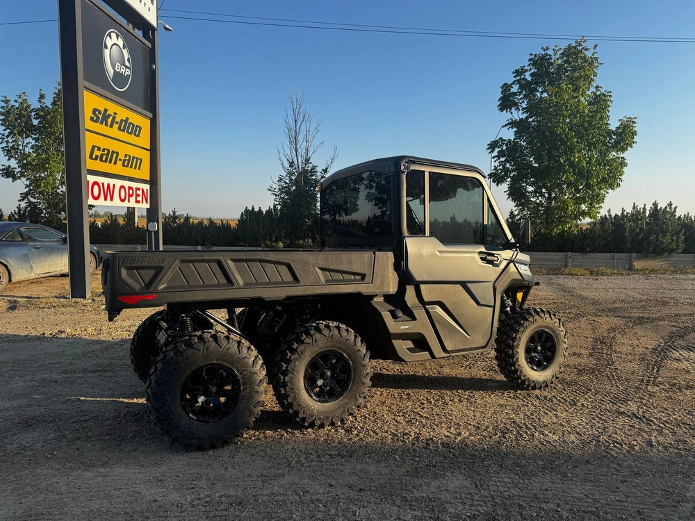 2026 Can-am Defender 6x6 Ltd Cab Hd10 alt