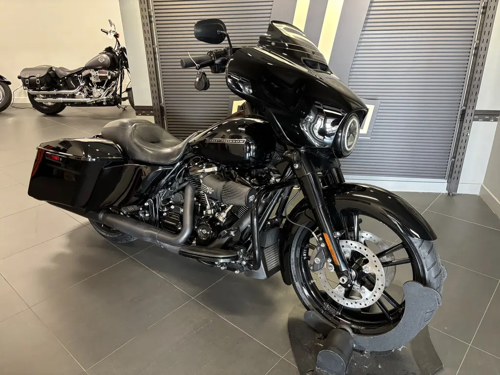Harley-Davidson FLHXS Street Glide SpecialFLHXS 2018