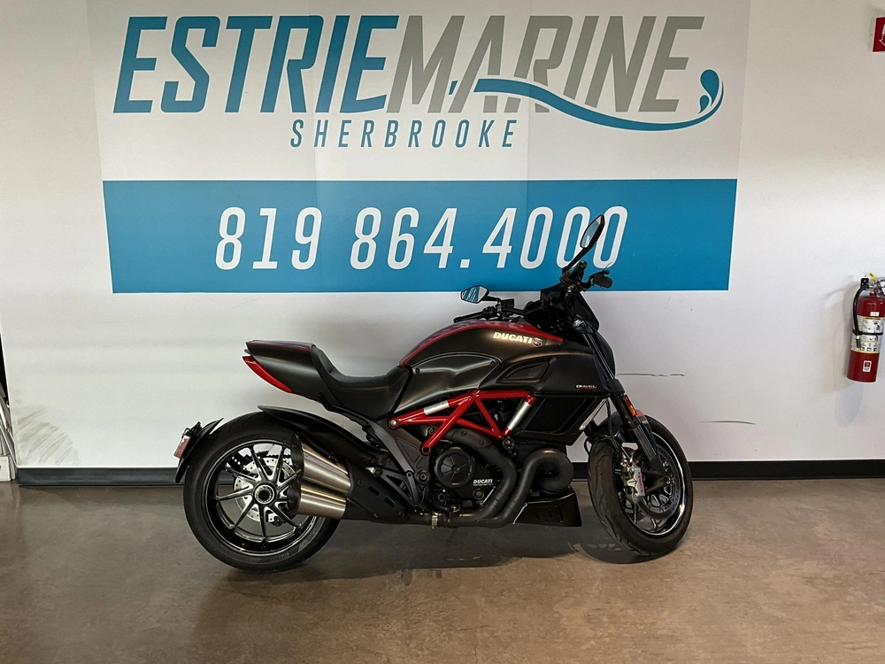 Ducati Diavel Carbon 2015 alt