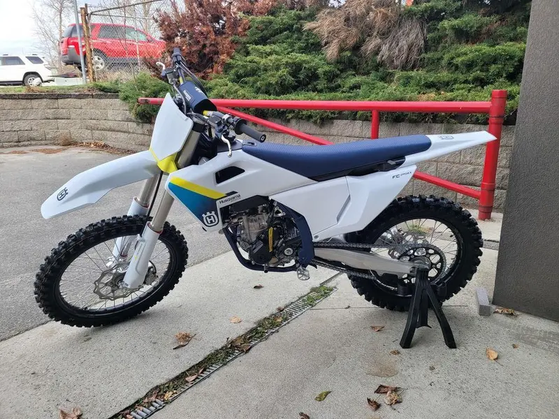 2025 Husqvarna FC 250 thumbnail 3