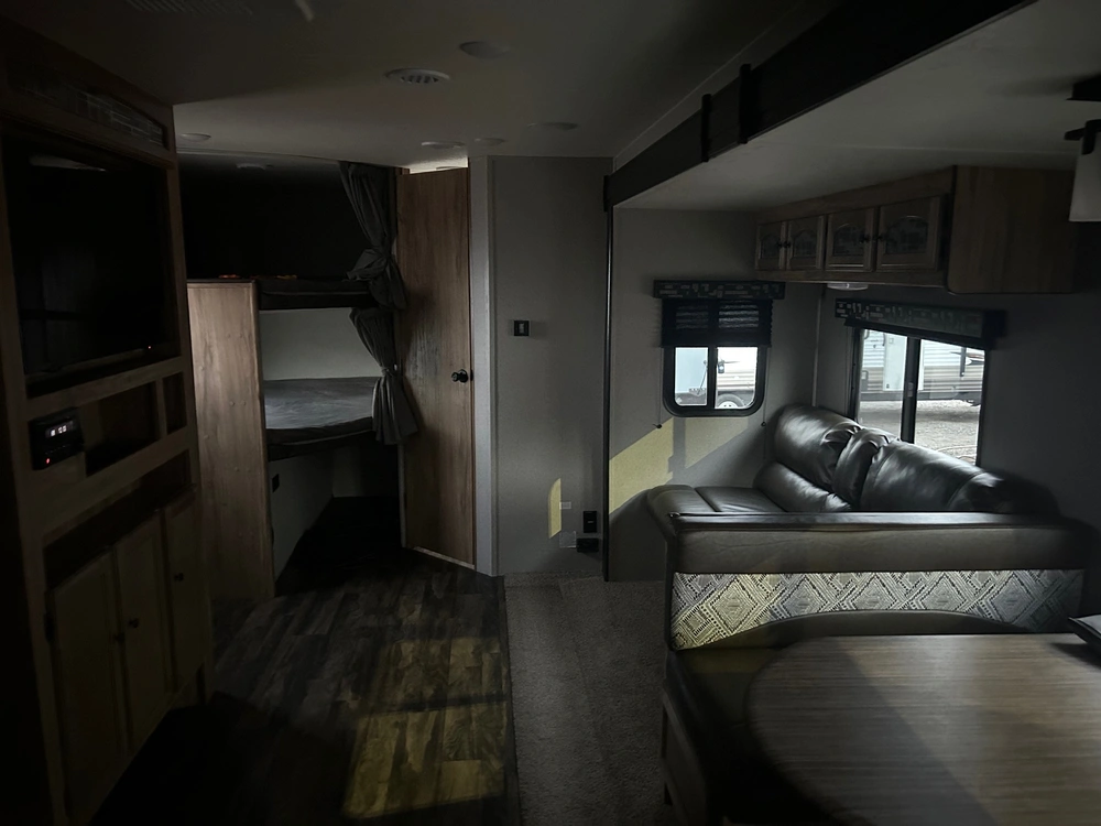 Coachmen Freedom Express 287bhds 2020 alt