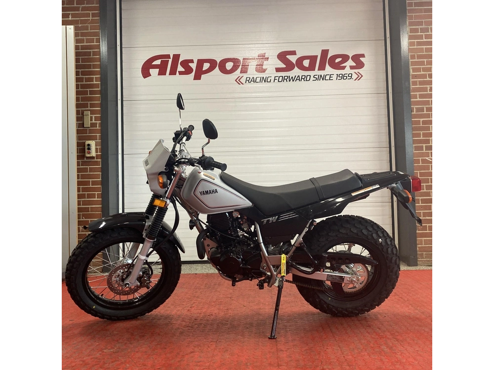 2025 Yamaha Tw200 alt