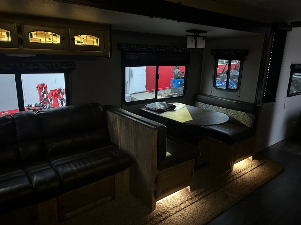Coachmen Freedom Express 287bhds 2020 alt