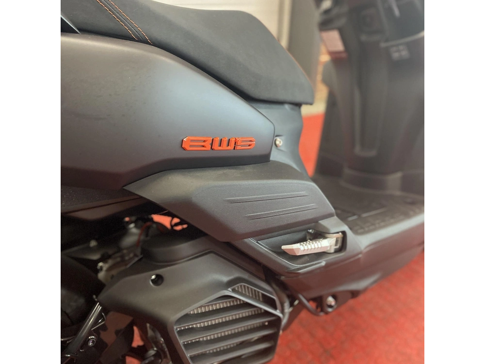 2025 Yamaha Zuma 125 alt