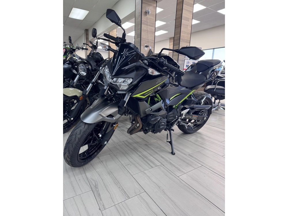 Kawasaki Z400 2023 alt