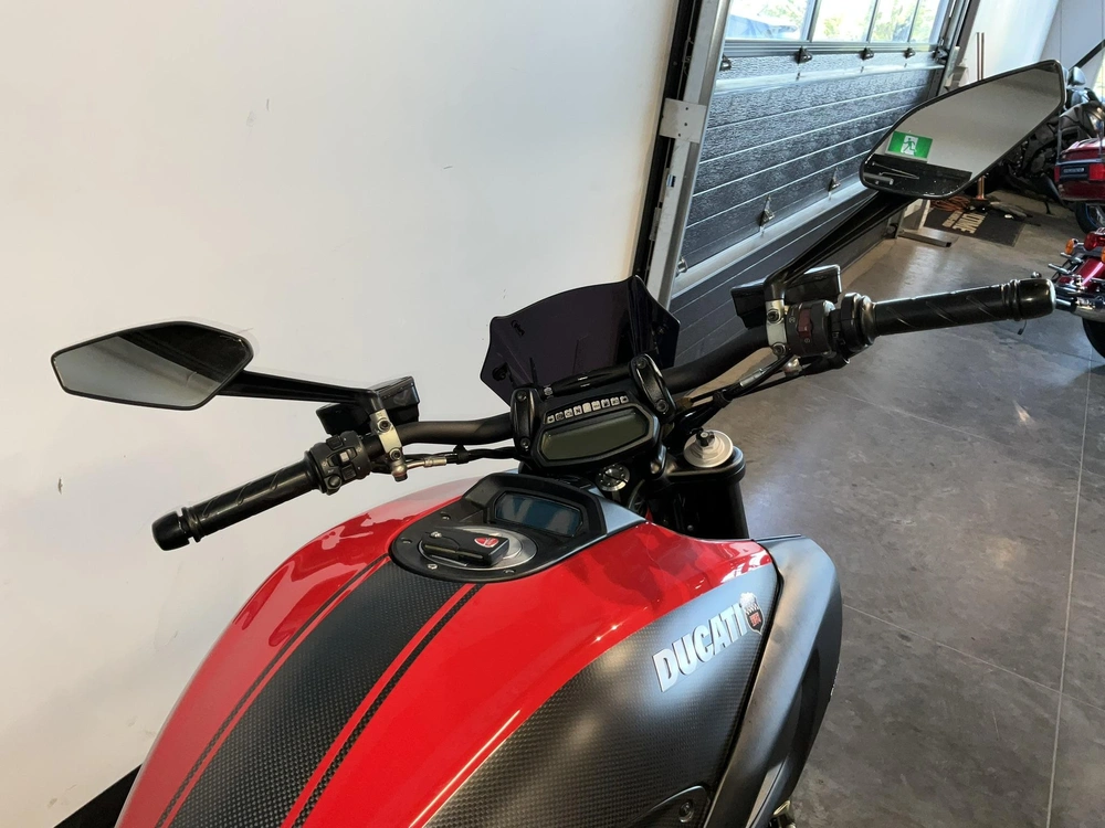 Ducati Diavel Carbon 2015 alt