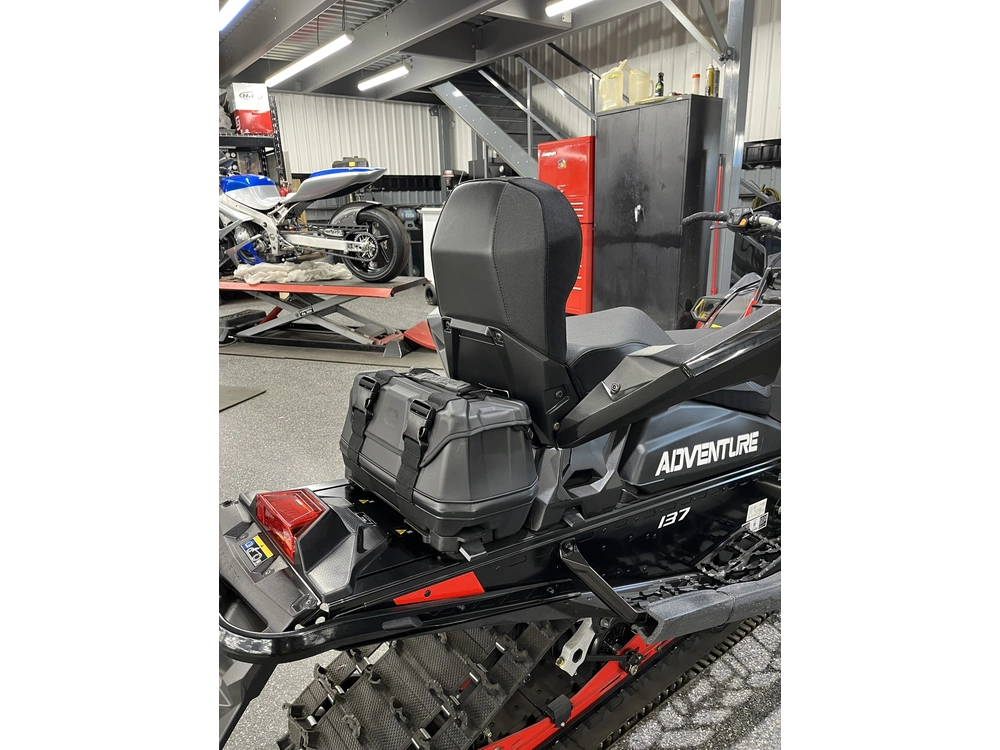 Polaris 650 Indy Adventure 137 2024 alt