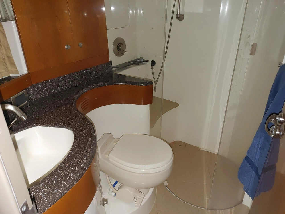 Formula 47 Yacht 2004 alt