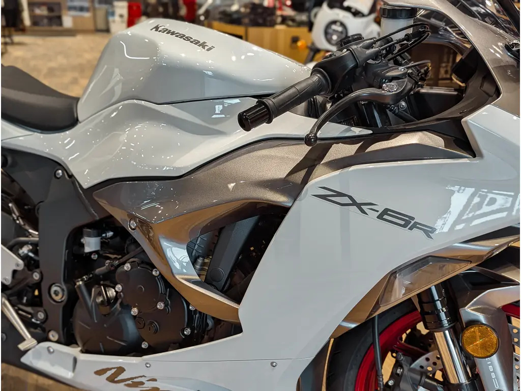 Used 2025 Kawasaki Ninja ZX-6R // Pearl Robotic White