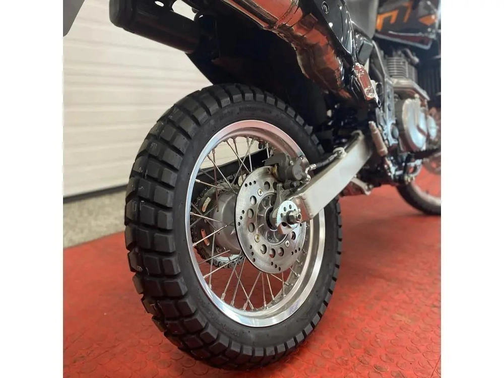 2024 Suzuki Dr 650s alt