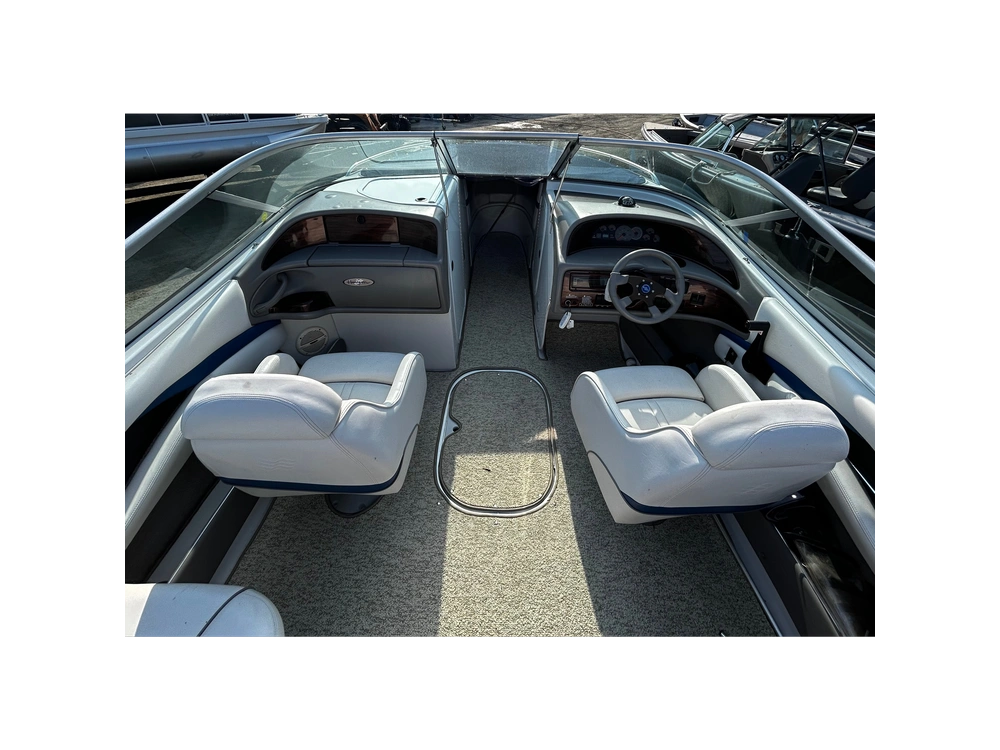 2001 Four Winns 230 Horizon alt