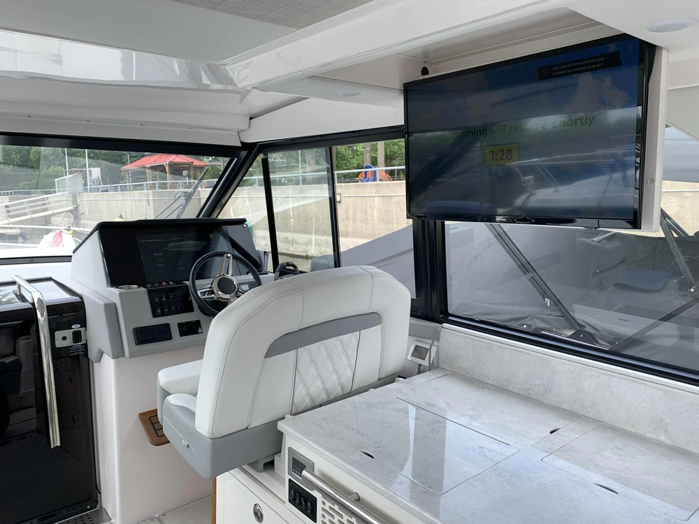 Regal 36 Grand Coupe 2022 alt