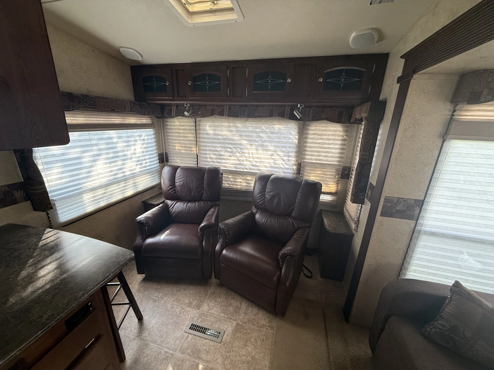 Forest River Flagstaff 8258fw 2011 alt