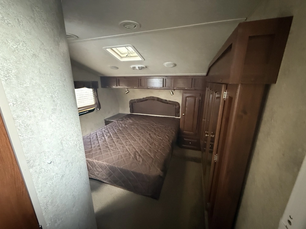 Forest River Flagstaff 8258fw 2011 alt