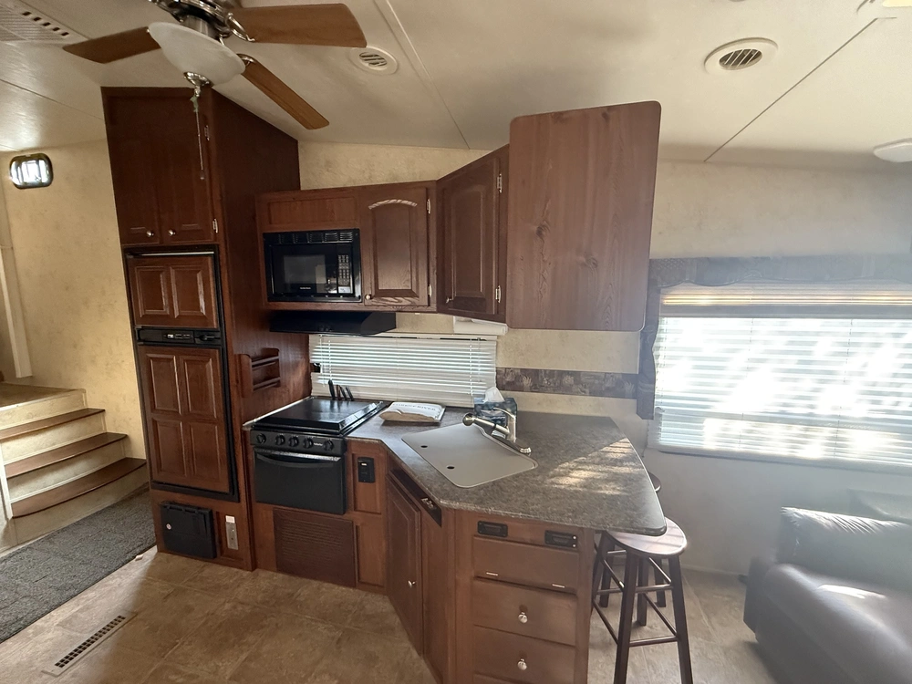 Forest River Flagstaff 8258fw 2011 alt