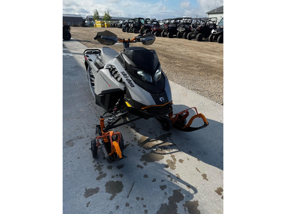 2025 Ski-doo Backcountry X 850 alt