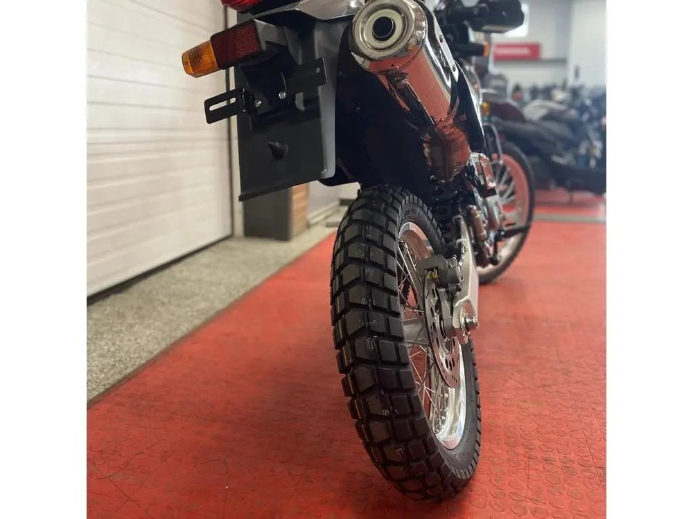 2024 Suzuki Dr 650s alt