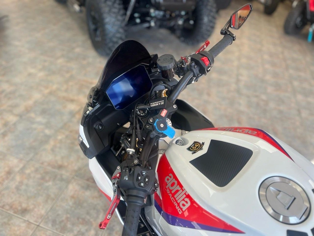 Aprilia Tuono V4 1100 Factory 2023 alt