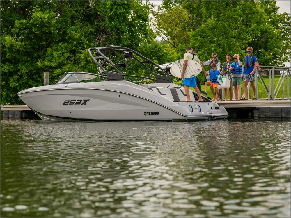 2026 Yamaha 252xe alt