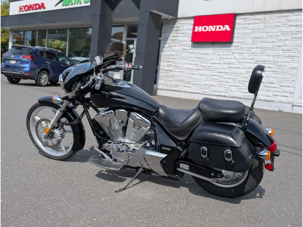 2010 Honda Vt 1300 Sabre | 🏍️ Comparable Yamaha V Star 1300 & Suzuki Boulevard C90 🏍️ | 🌆 Rival Harley-davidson Street 750 & Indian Scout 1200 🌆 alt