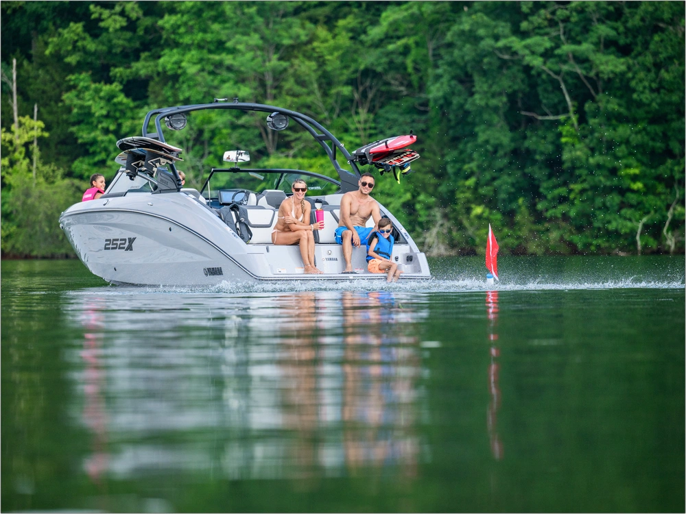2026 Yamaha 252xe alt