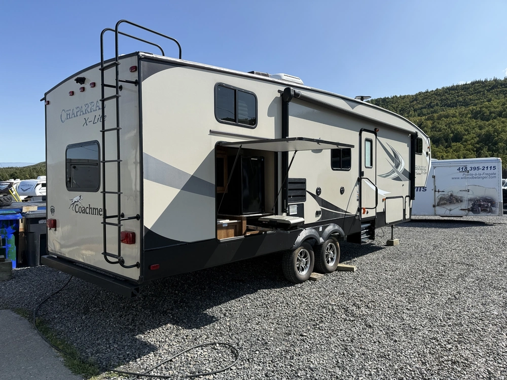 Chaparral 31bhs 2018 alt