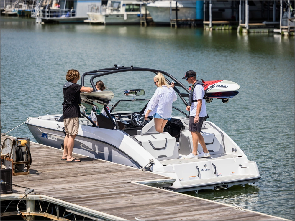 2026 Yamaha Ar220 alt