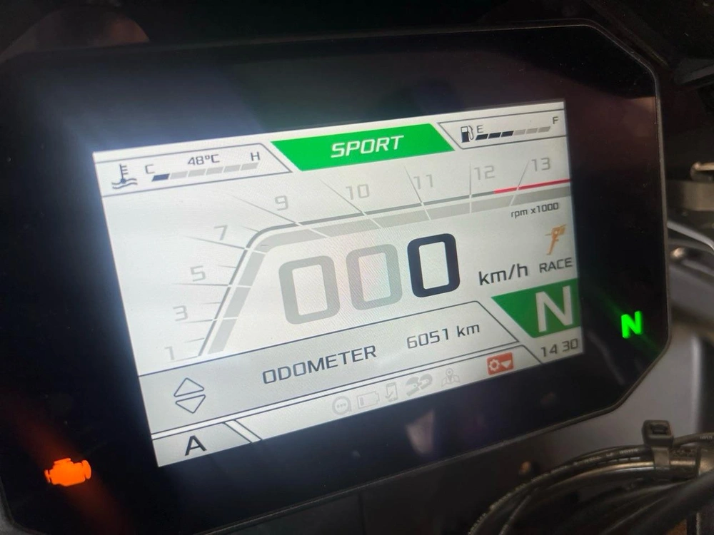 Aprilia Tuono V4 1100 Factory 2023 alt