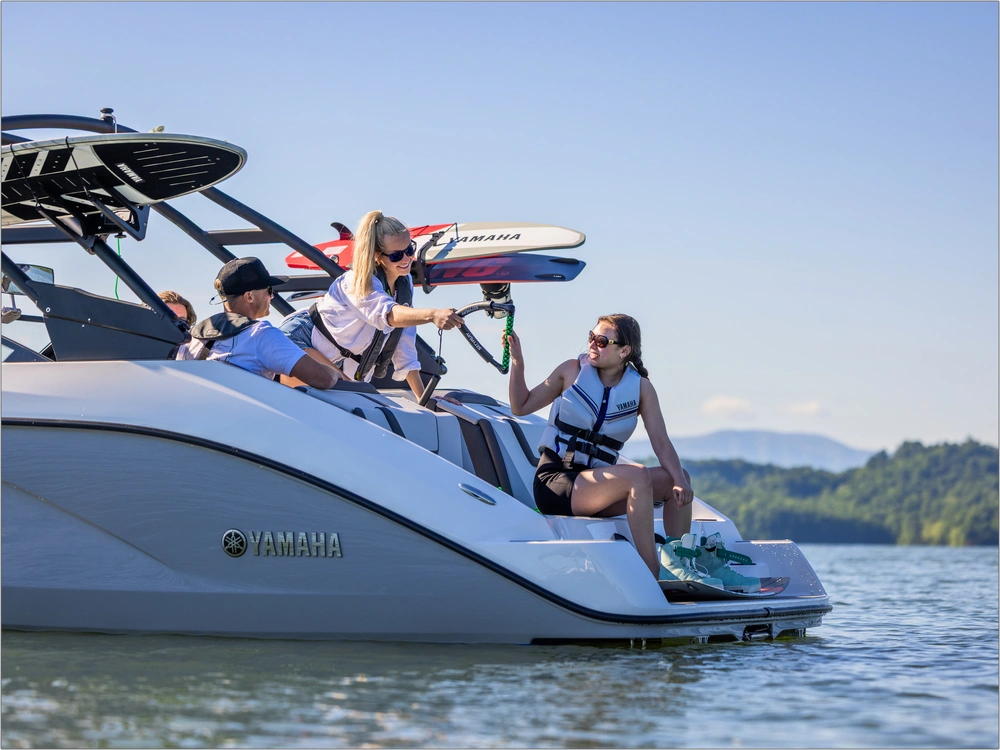 2026 Yamaha Ar220 alt