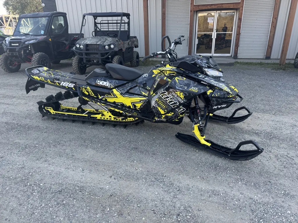 2017 Ski-Doo Summit 165