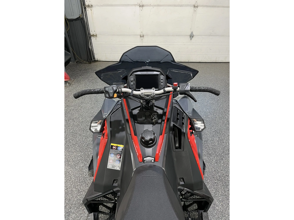 Polaris 650 Indy Adventure 137 2024 alt